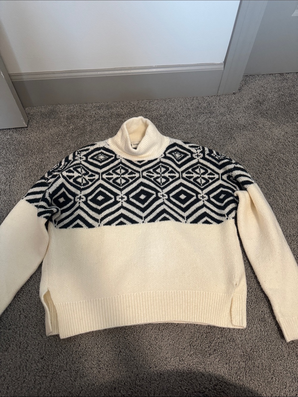 Abercrombie & Fitch Cream Turtleneck Sweater with Black Geometric